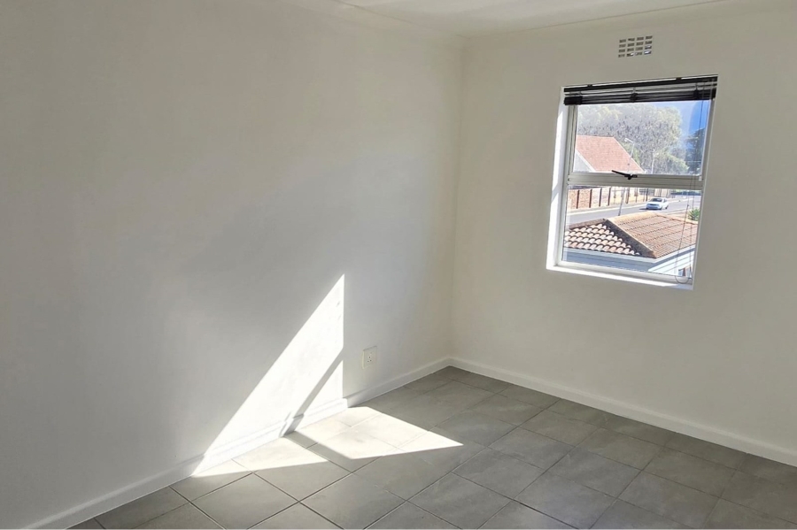 To Let 2 Bedroom Property for Rent in Lansdowne Western Cape